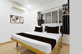 Deluxe hotel room